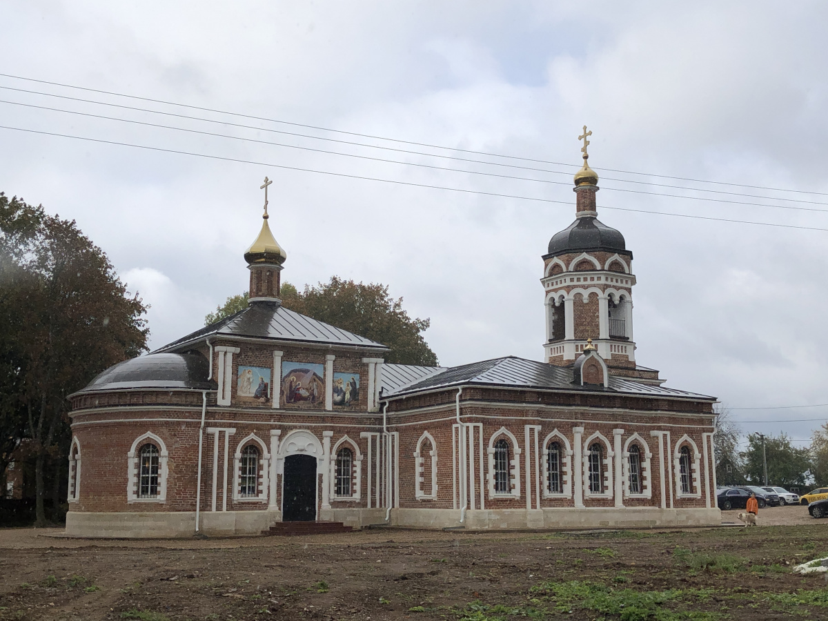 Митрополит Крутицкий и Коломенский Ювеналий освятил Христорождественский храм