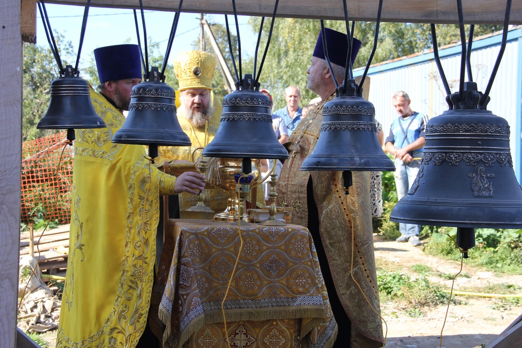 Освящение колоколов для Христорождественского храма в Мытниках